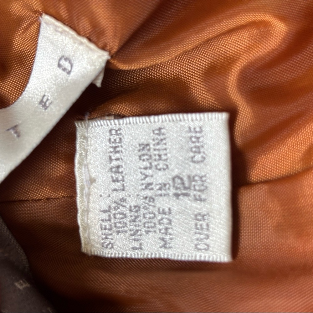 Vintage The Limited High Waisted Pleated Suede Leather Mom Shorts Size 12 - Picture 6 of 7